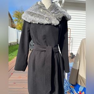 Brand new Hal Rubinstein Sasha Wrap Coat with faux fur trim -Black, size xs